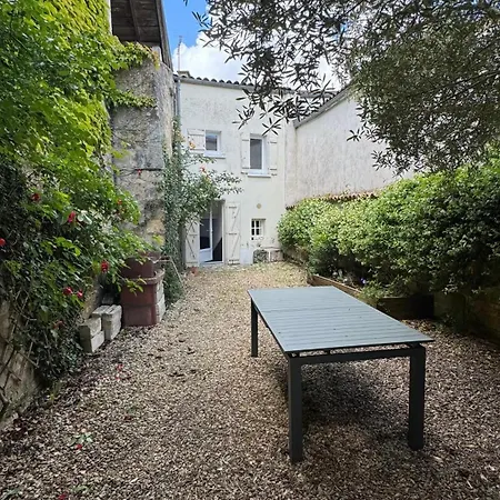 Casa de Férias Maison 150m 4 Chambres, Baignoire, Jardinet Saint-Meme-les-Carrieres