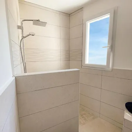 Maison 150m 4 Chambres, Baignoire, Jardinet * Saint-Meme-les-Carrieres