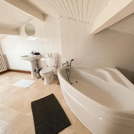 Maison 150m 4 Chambres, Baignoire, Jardinet * Saint-Meme-les-Carrieres