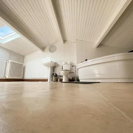 Maison 150m 4 Chambres, Baignoire, Jardinet *