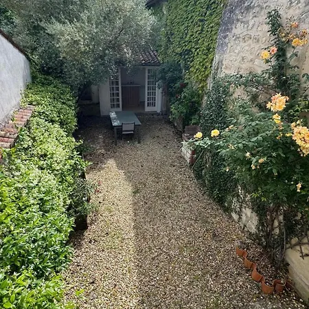 Maison 150m 4 Chambres, Baignoire, Jardinet *